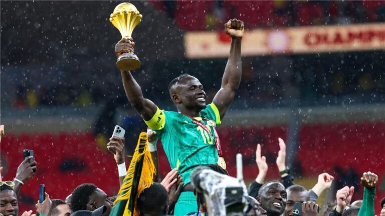 🚨 Vieira surprend pour sa première liste ! ❌ Mané absent, Sarr convoqué. 🇸🇳 Neuf joueurs de Ligue 1 retenus. #Sénégal #Vieira #CAN2027 #Football