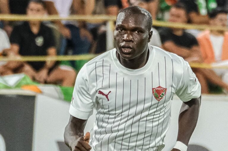 🚨 Premier but d’Aboubakar avec Bodrum ! ⚽ Tête victorieuse contre Batman Petrolspor. 🇨🇲 L’Oiseau Camerounais relance son compteur. #Aboubakar #BodrumFK #Football #Cameroun