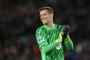 🚨 Barça : débat chez les gardiens ! ❌ Szczęsny critiqué, Livakovic attendu. 🇵🇱 Flick défend son choix avant Séville. #Barça #Szczesny #Livakovic #Flick #Liga