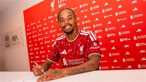 🚨 Mercato Ligue 1 : l’exode des pépites ! 💎 Barcola à Liverpool (145 M€), Bouaddi à City (95 M€)… 🇫🇷 Les talents français s’envolent vers l’étranger. #Mercato #Ligue1 #PSG #LiverpoolFC #ManchesterCity #ACMilan #StadeRennais #LOSC #NewcastleUnited #AstonVilla #ASMonaco #RCStrasbourg #RCLens #BrentfordFC #Juventus #Football