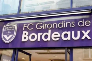 🚨 Bordeaux en danger ! ❌ Match de Coupe incertain face à Saintes. ⚠️ Le sextuple champion vit une crise totale. #Bordeaux #CoupeDeFrance #Football #DNCG