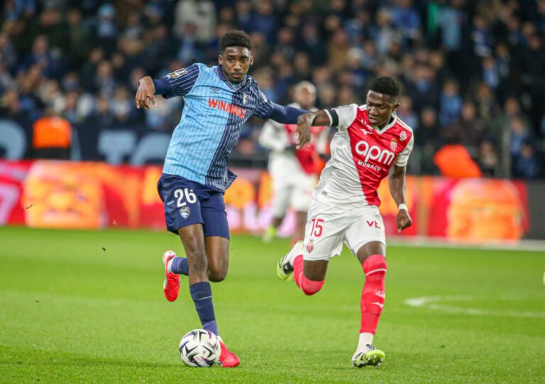 🔴⚪ Monaco vise une pépite ! 🇨🇲 Simon Ebonog, milieu du Havre. 🎯 Objectif : renforcer l’entrejeu. #ASM #Monaco #Ebonog #Mercato #Football