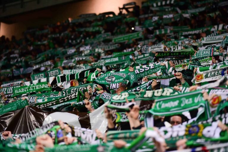 🚨 ASSE : les supporters veulent un gardien ! 🧤 Larsonneur soutenu, mais contesté. 📈 Mercato d’hiver, décision cruciale. #ASSE #Mercato #Larsonneur #Football #Ligue2