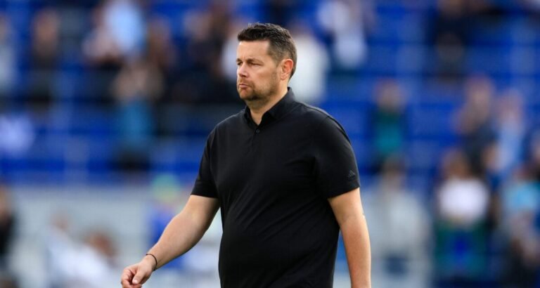 ⚡ Pierre Sage en danger à Palace ! ❌ Humiliation contre Brighton, 17 buts encaissés. 🔴🔵 Son avenir déjà fragilisé en Premier League. #PierreSage #CrystalPalace #PremierLeague #RCLens #Football