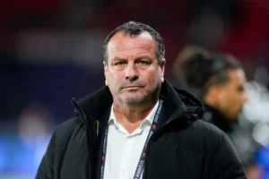 ⚡ Rennes : Loïc Désiré sous pression ! ❌ Mercato estival critiqué. 🔴⚫ Le marché hivernal sera décisif. #SRFC #LoicDesire #Mercato #Football