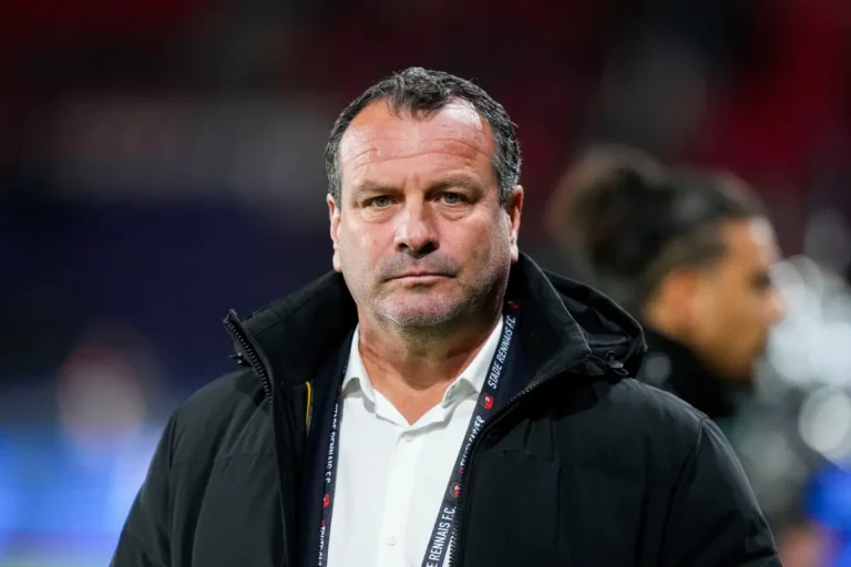 ⚡ Rennes : Loïc Désiré sous pression ! ❌ Mercato estival critiqué. 🔴⚫ Le marché hivernal sera décisif. #SRFC #LoicDesire #Mercato #Football